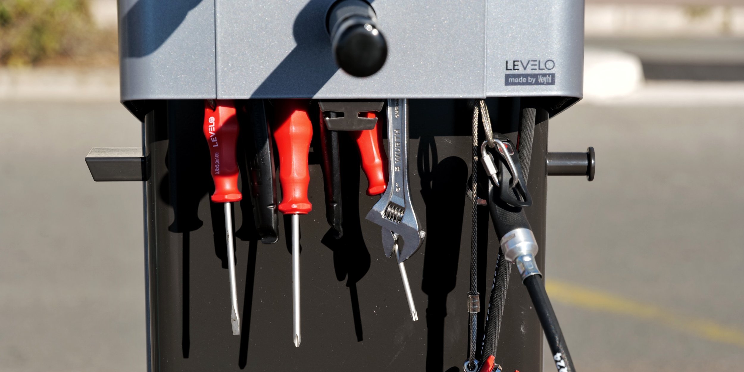 Une station de gonflage et de réparation pour vélos installée à Menton