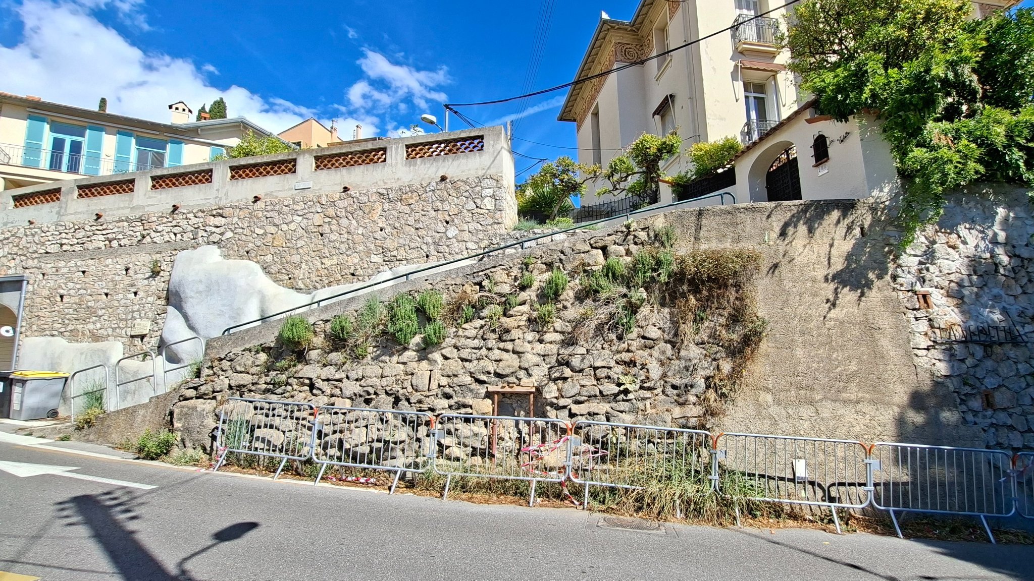 Travaux de confortement d'un mur de soutènement