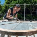 Le long et miteux travail de restauration est réalisé par des spécialistes.